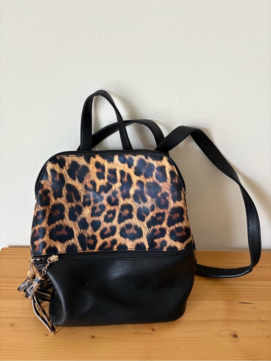 K. Carroll Billie Convertible Backpack Built-in Wallet Pebbled Faux Leather Rare main image 8
